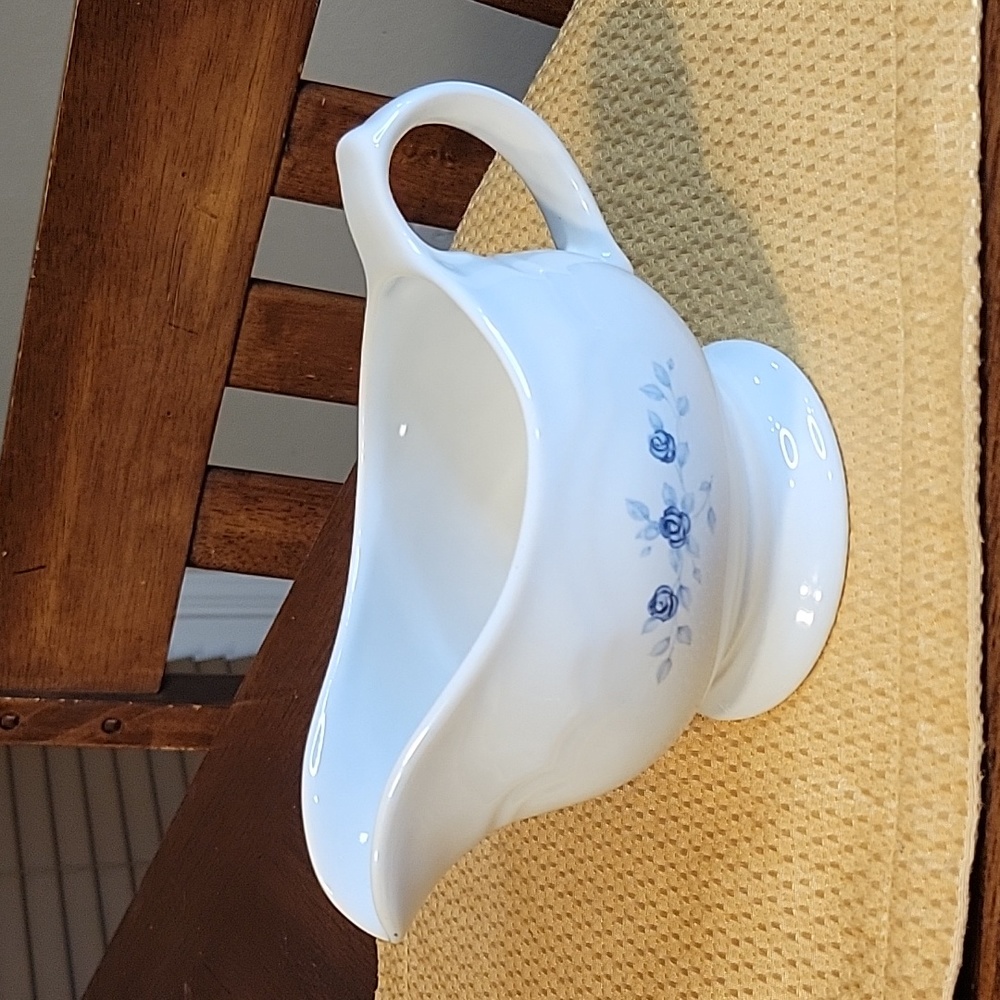 Pfaltzgraff Vintage Poetry Blue Roses ~ Floral Pattern Gravy Server